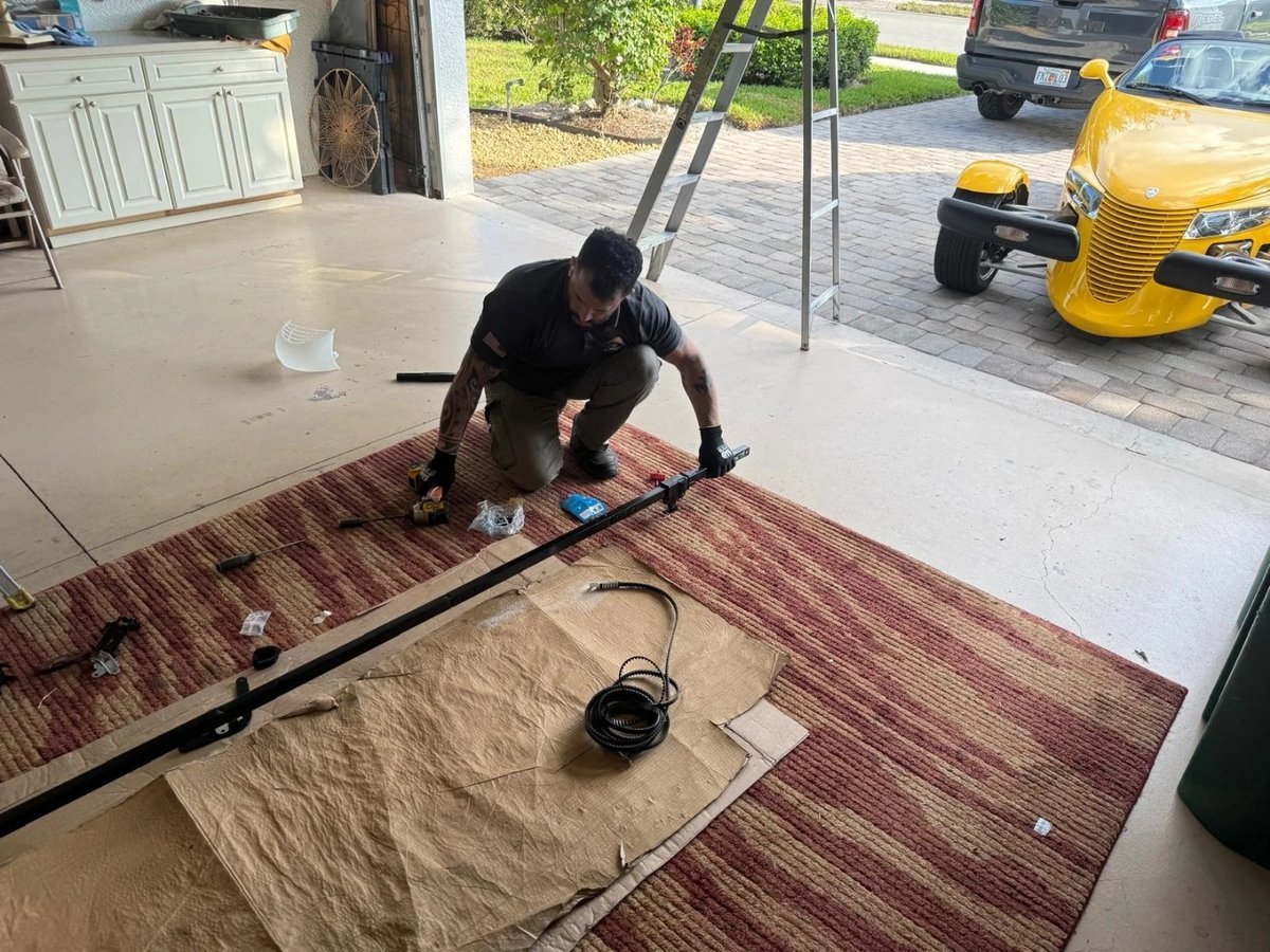 Garage door repair work, gallery photo 4